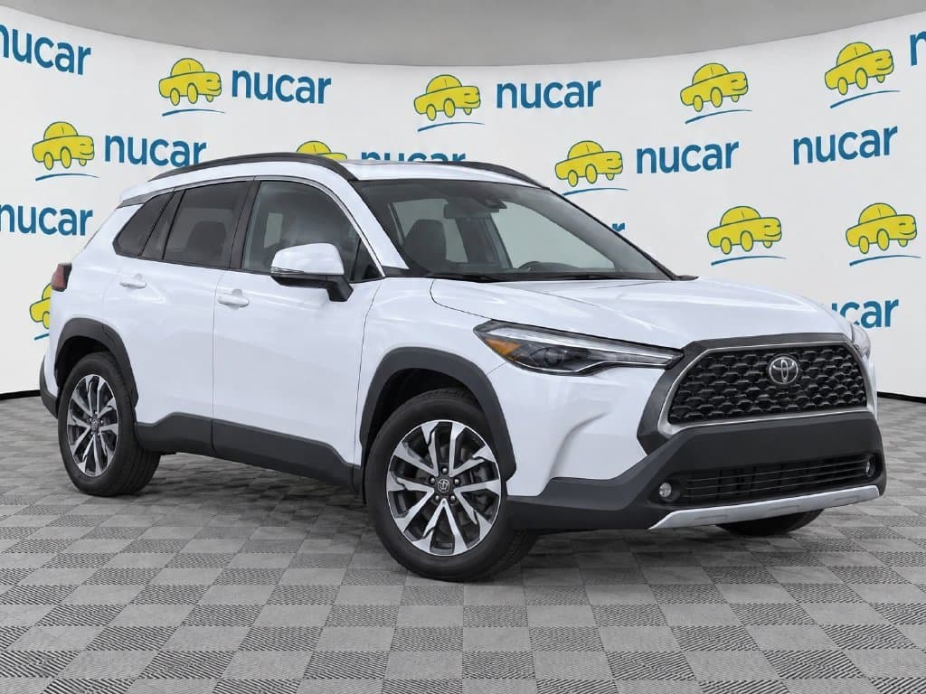 2023 Toyota Corolla Cross XLE — photo 1 of 31