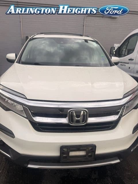 2019 Honda Pilot Touring 8-Passenger — photo 1 of 10