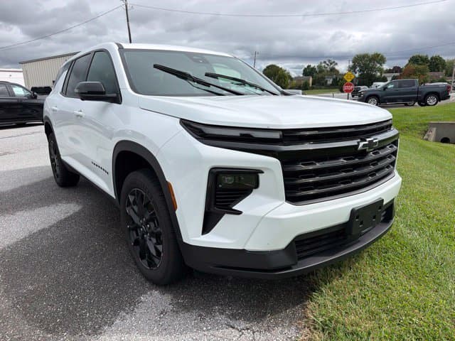 2024 Chevrolet Traverse LS — photo 1 of 6
