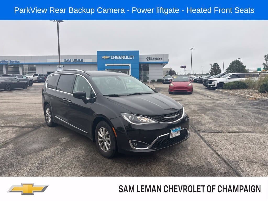 2018 Chrysler Pacifica Touring L — photo 1 of 5