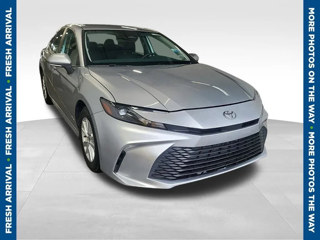 2025 Toyota Camry LE — photo 1 of 9