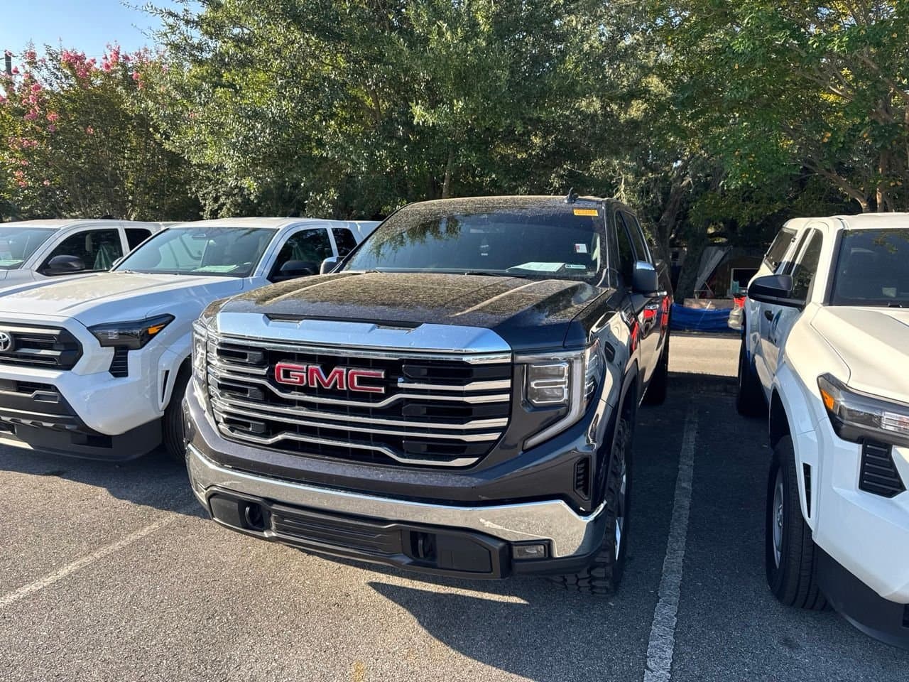 2022 GMC Sierra 1500 SLT — photo 1 of 9