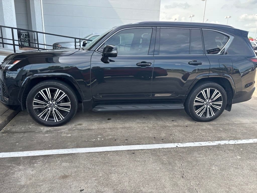 2024 Lexus LX LX 600 Luxury — photo 1 of 2