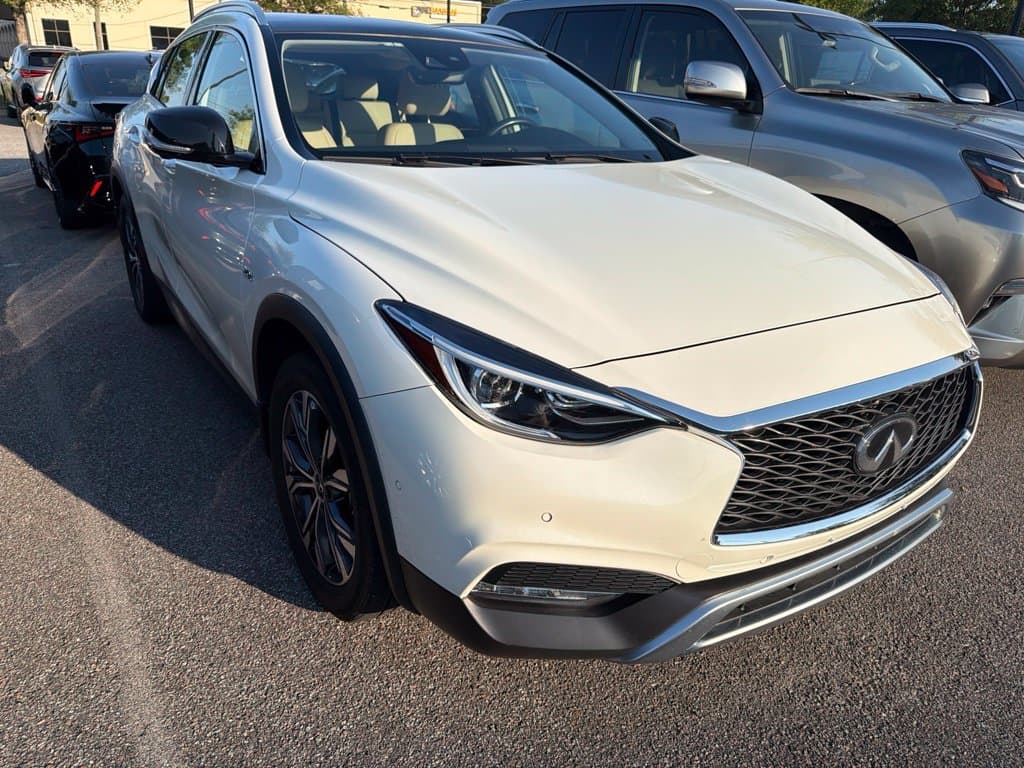 2019 INFINITI QX30 ESSENTIAL — photo 1 of 6