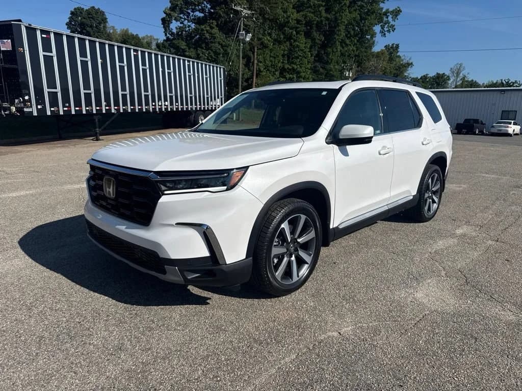 2023 Honda Pilot Touring — photo 1 of 39