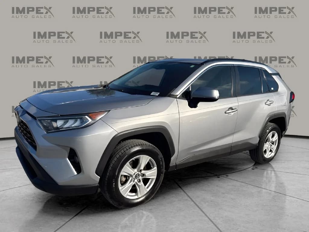2019 Toyota RAV4 XLE — photo 1 of 34