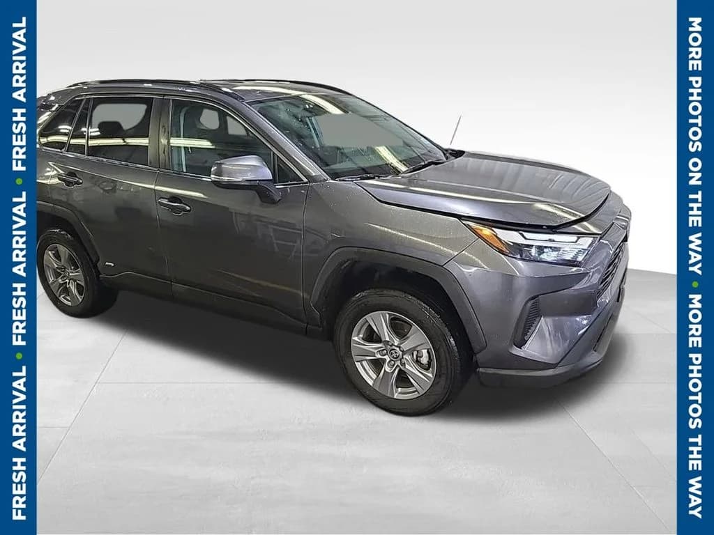 2025 Toyota RAV4 Hybrid XLE — photo 1 of 7