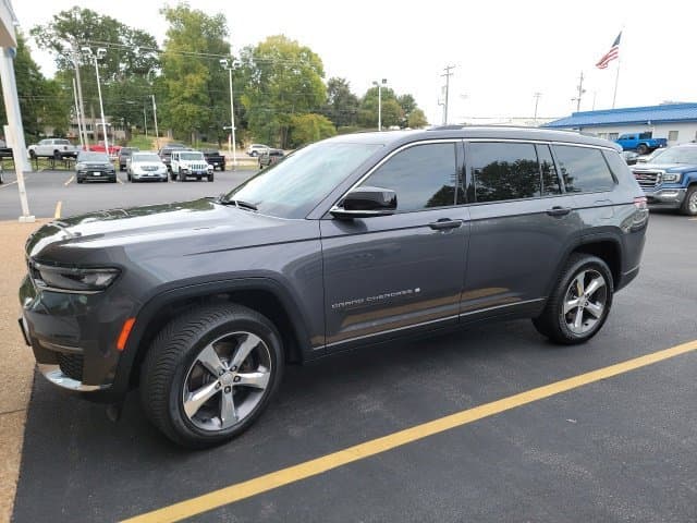2021 Jeep Grand Cherokee L Limited — photo 1 of 9