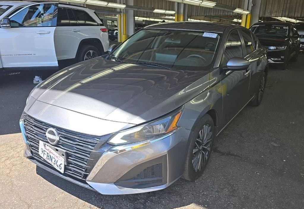 2023 Nissan Altima 2.5 SV — photo 1 of 8