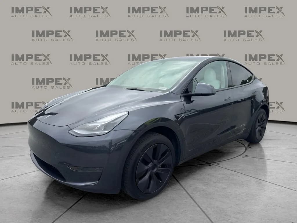 2024 Tesla Model Y Long Range — photo 1 of 30