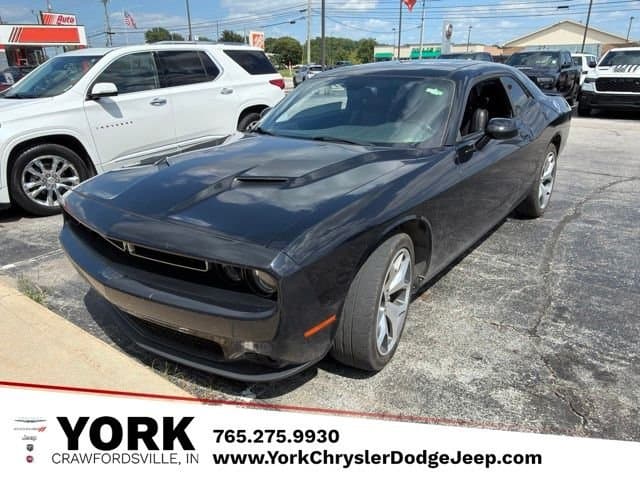 2016 Dodge Challenger SXT — photo 1 of 11