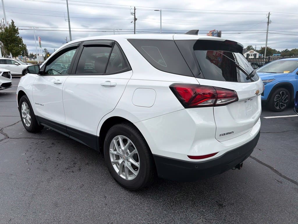 2024 Chevrolet Equinox LS — photo 1 of 6