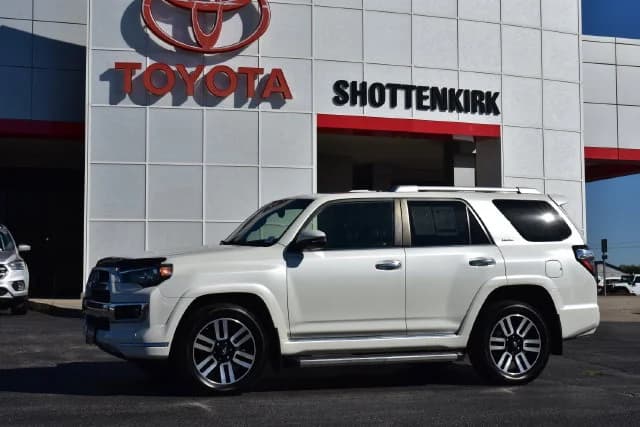 2017 Toyota 4Runner Limited — photo 1 of 38