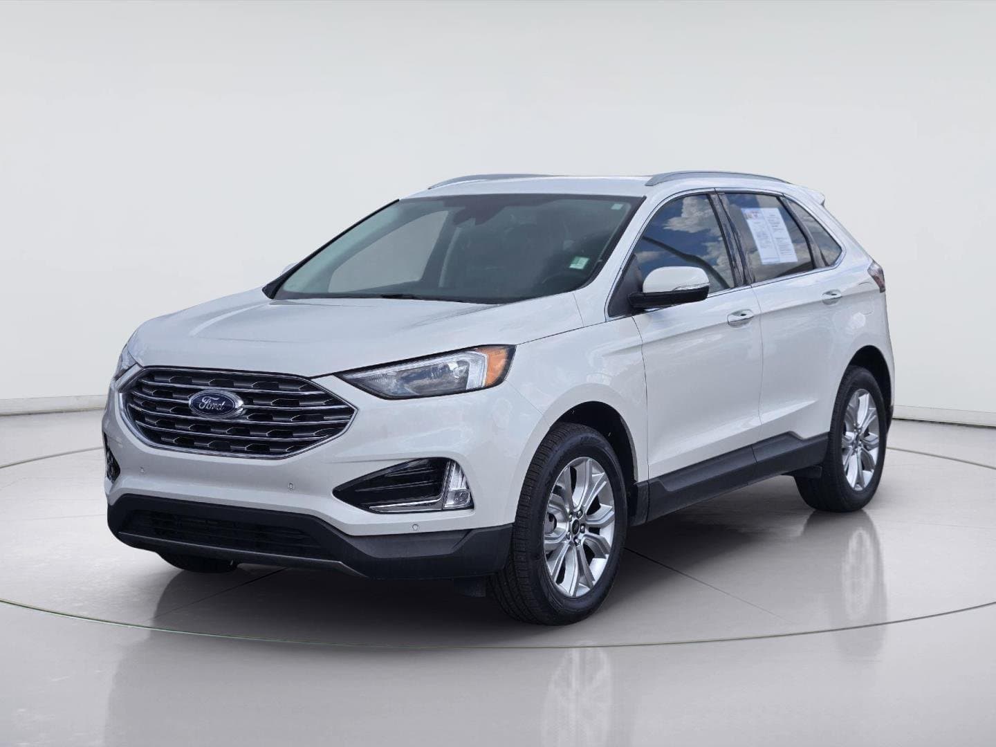 2023 Ford Edge Titanium — photo 1 of 32