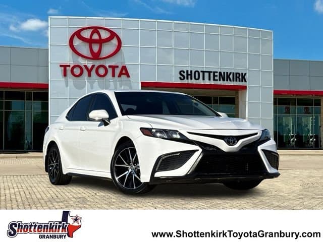 2024 Toyota Camry SE — photo 1 of 31