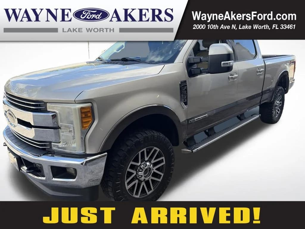 2017 Ford Super Duty F-250 SRW Lariat — photo 1 of 5