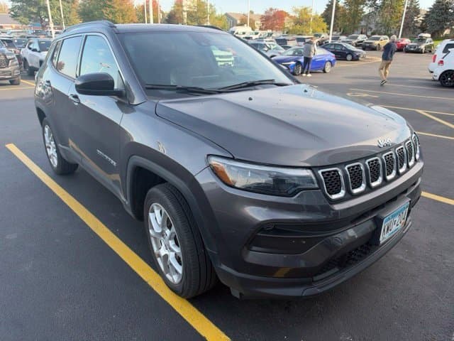 2023 Jeep Compass Latitude Lux — photo 1 of 8