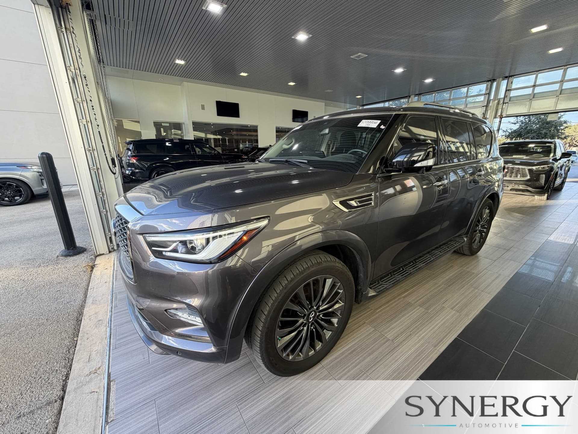 2023 INFINITI QX80 PREMIUM SELECT — photo 1 of 4