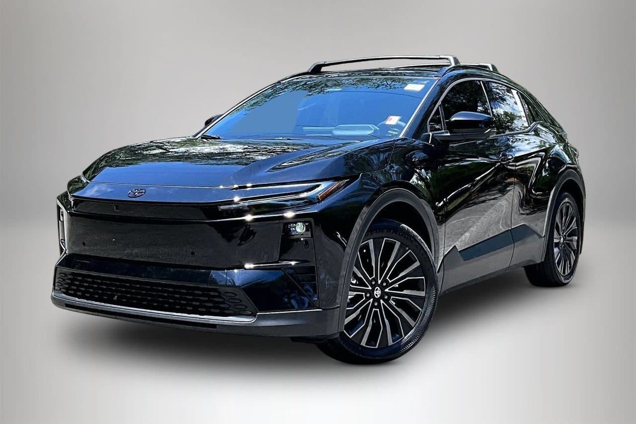 2026 Toyota C-HR XSE — photo 1 of 37