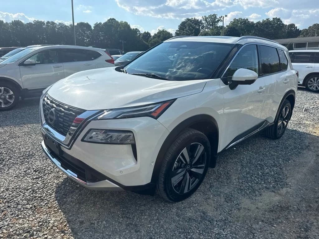 2023 Nissan Rogue Platinum — photo 1 of 5