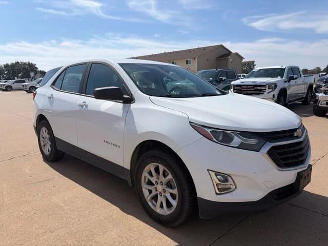 2020 Chevrolet Equinox LS — photo 1 of 25