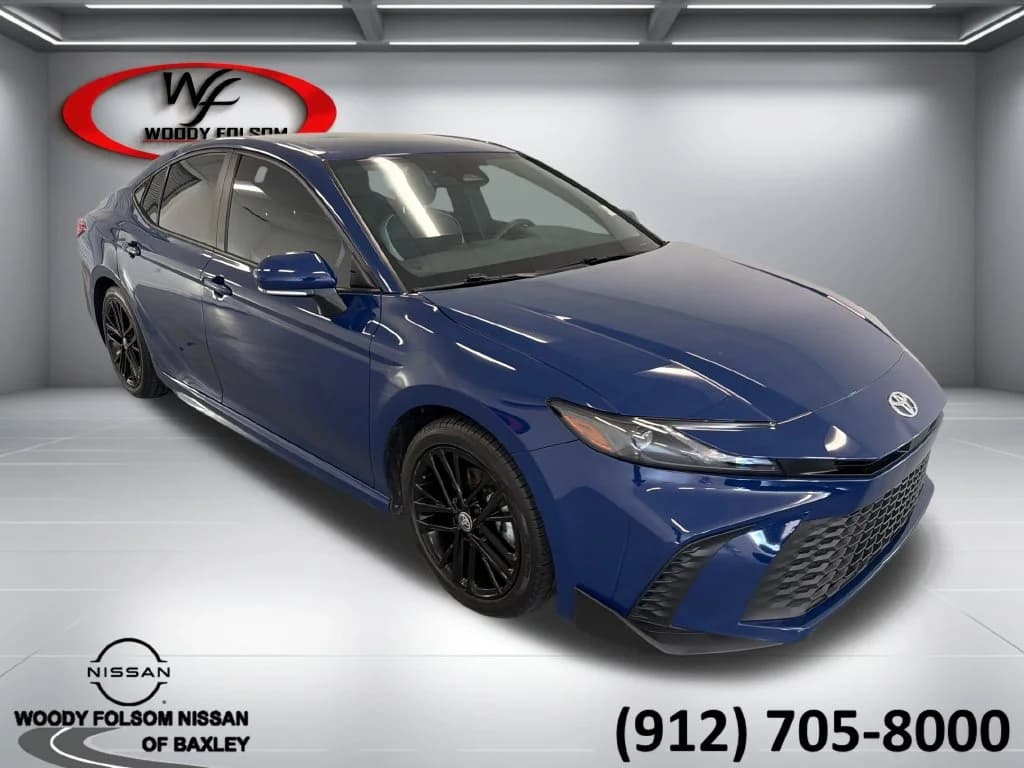 2025 Toyota Camry SE — photo 1 of 16