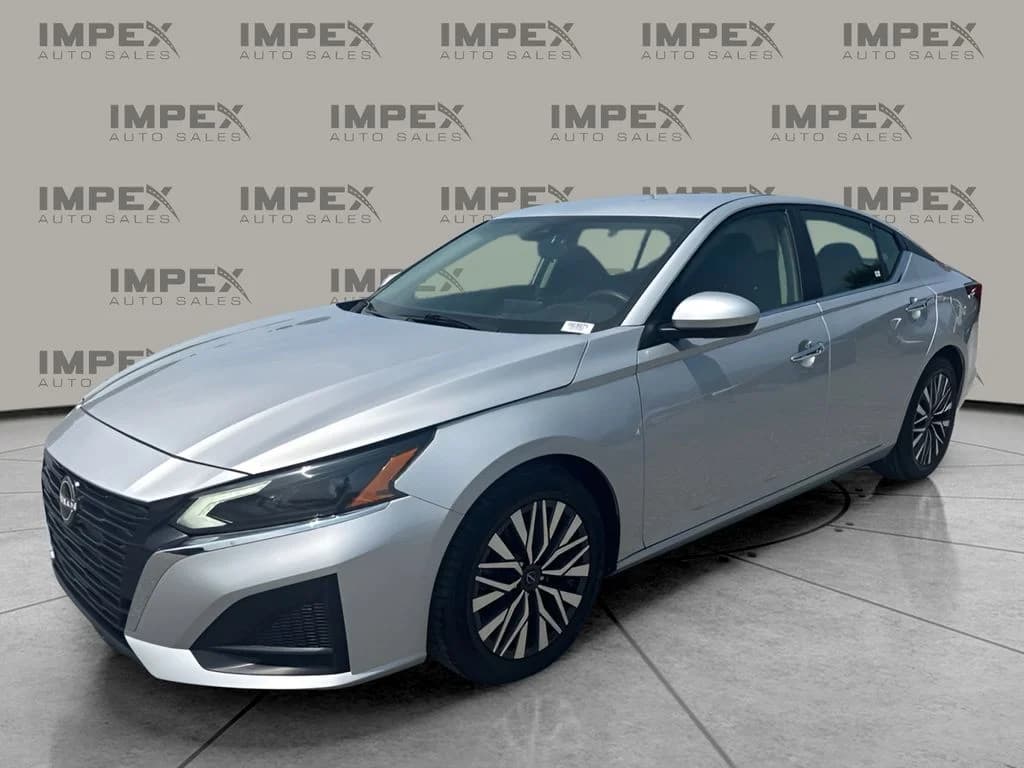 2024 Nissan Altima 2.5 SV — photo 1 of 22