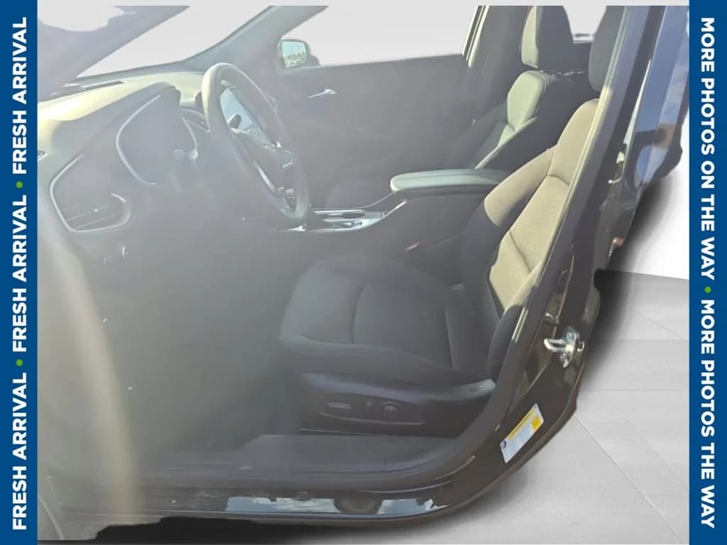 2023 Chevrolet Malibu LT — photo 1 of 7