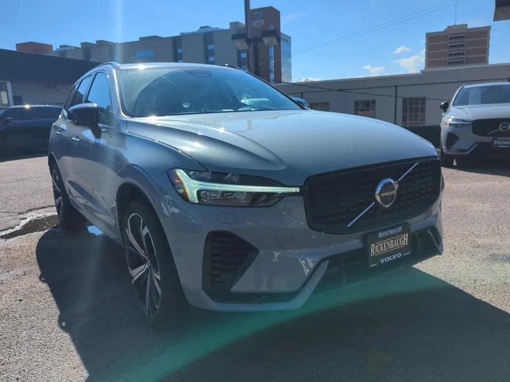 2025 Volvo XC60 Plug-In Hybrid Ultra — photo 1 of 14