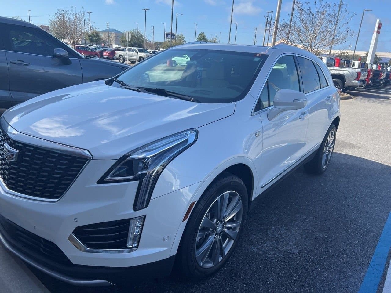2022 Cadillac XT5 FWD Premium Luxury — photo 1 of 5