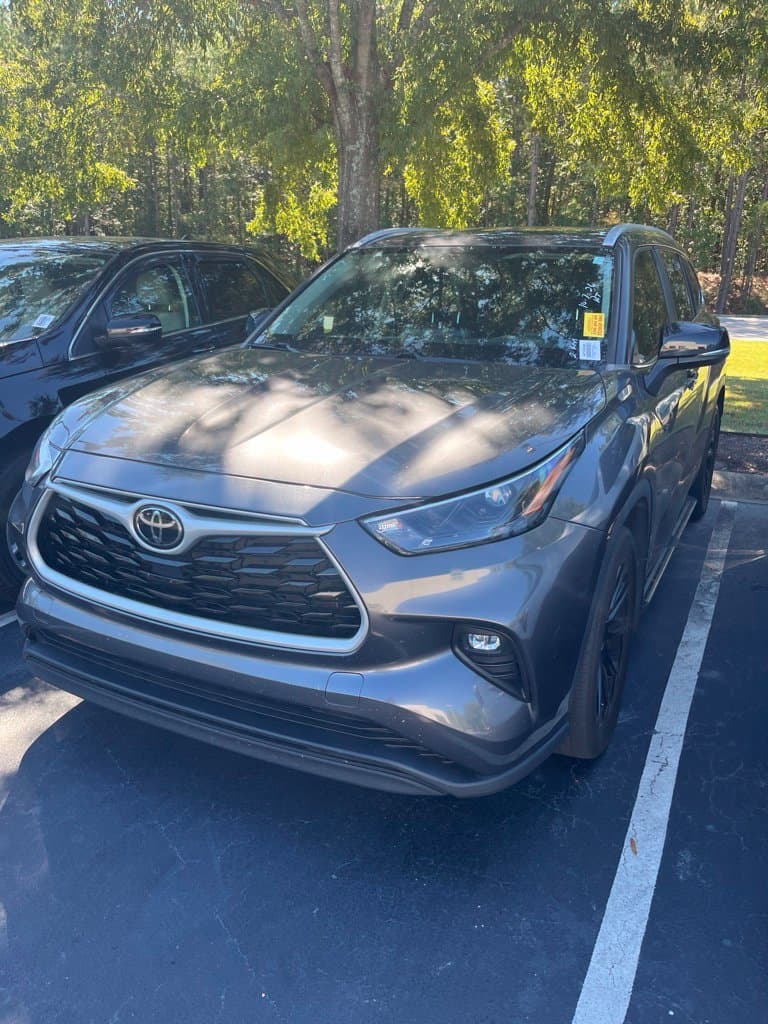 2023 Toyota Highlander XLE — photo 1 of 5