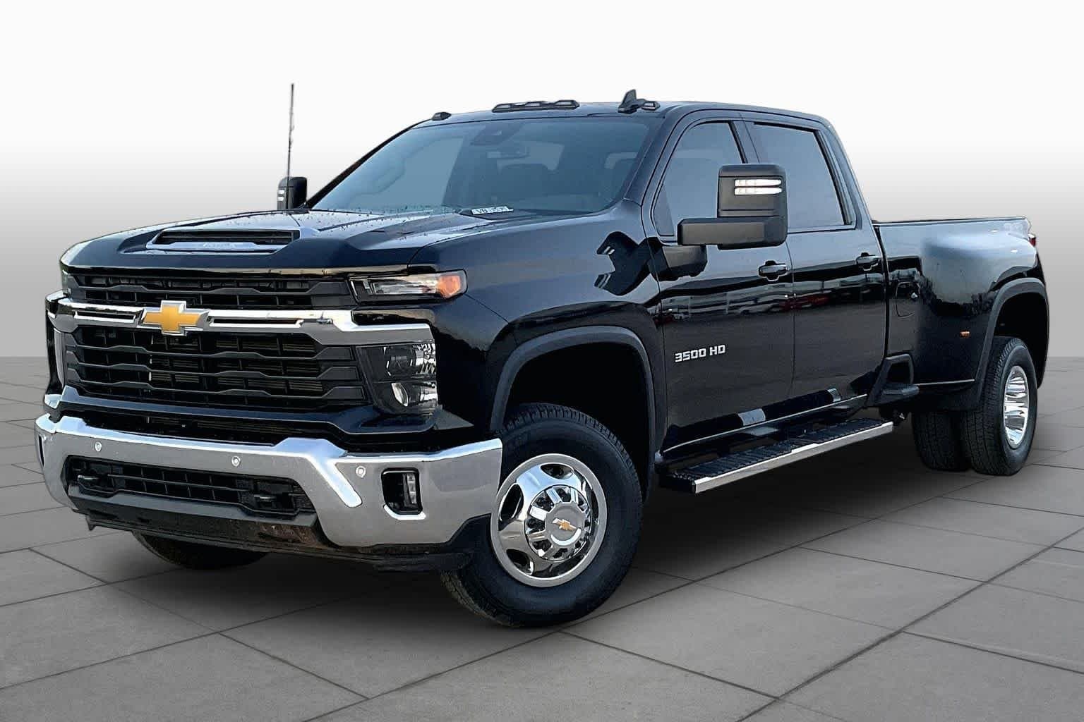 2026 Chevrolet Silverado 3500HD LT — photo 1 of 33