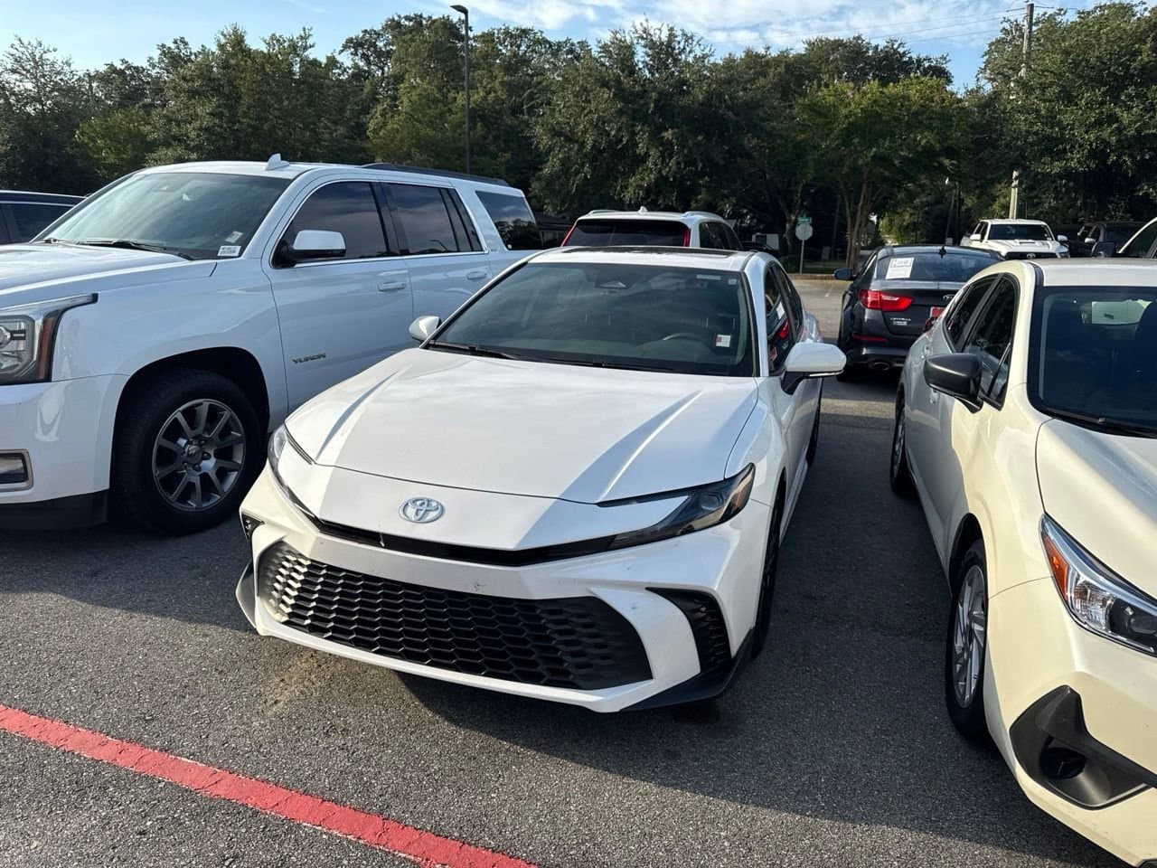 2025 Toyota Camry SE — photo 1 of 5