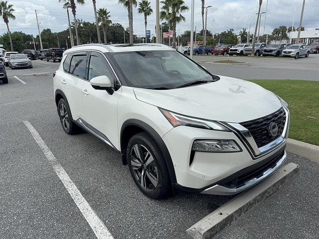 2023 Nissan Rogue Platinum — photo 1 of 6