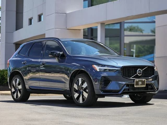 2024 Volvo XC60 Recharge Plug-In Hybrid T8 Plus Dark Theme — photo 1 of 40