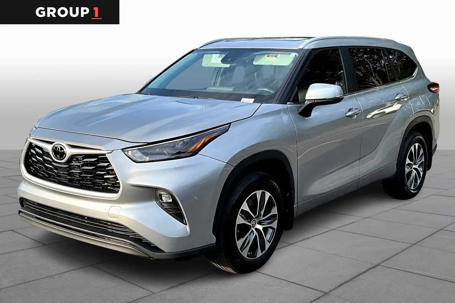 2023 Toyota Highlander XLE — photo 1 of 32