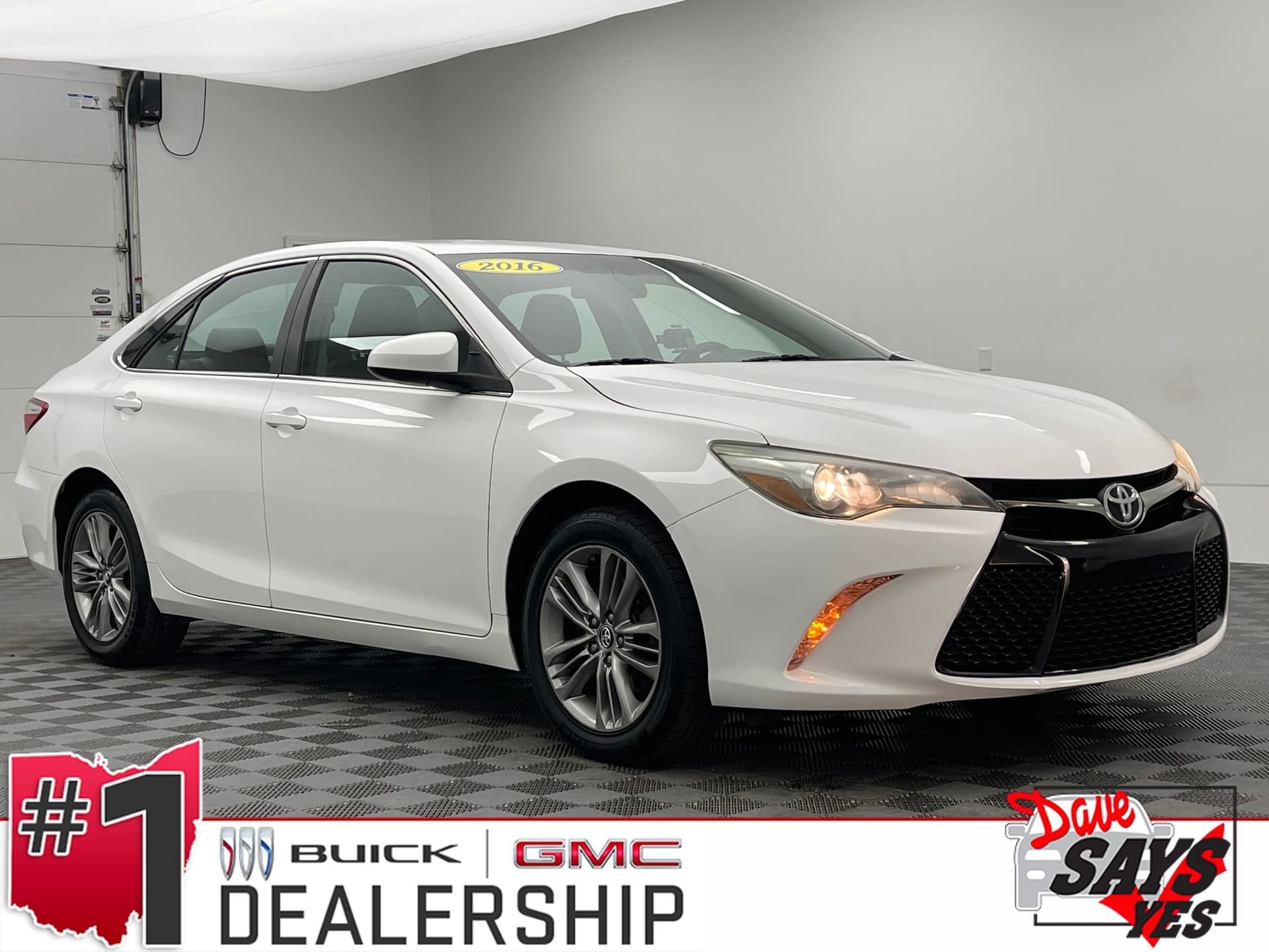 2016 Toyota Camry SE — photo 1 of 38