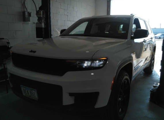 2024 Jeep Grand Cherokee L Altitude — photo 1 of 32