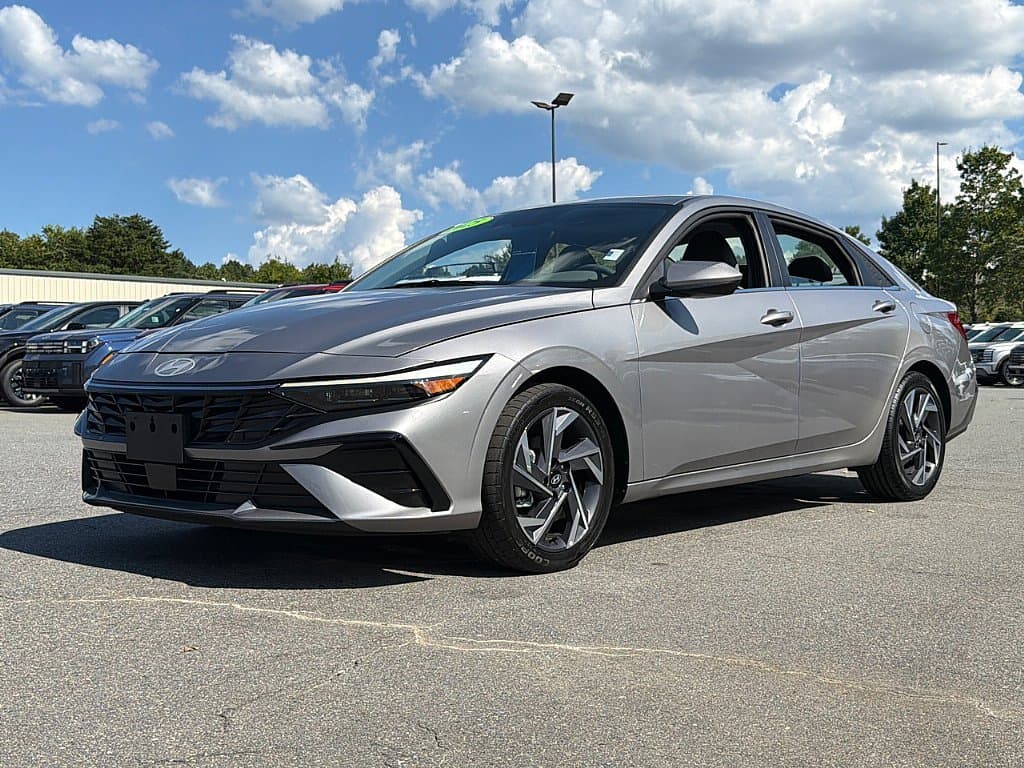 2025 Hyundai Elantra SEL Convenience — photo 1 of 31