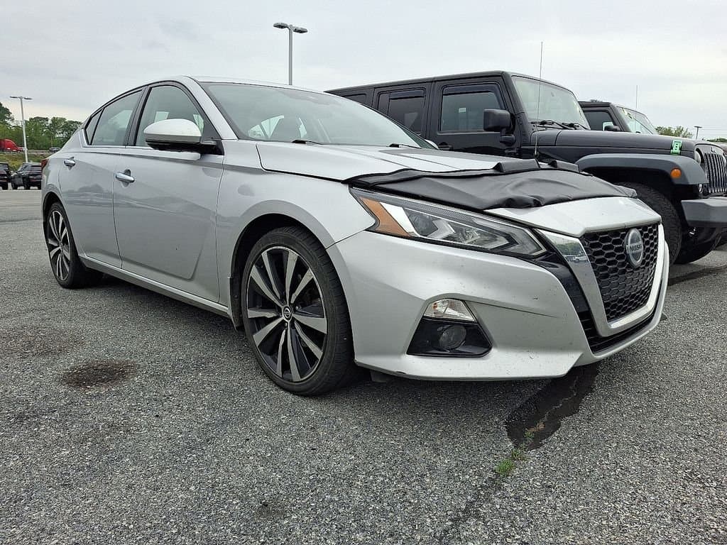 2020 Nissan Altima 2.5 Platinum — photo 1 of 20