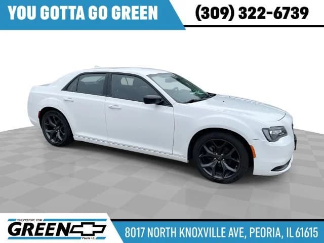 2022 Chrysler 300 Touring — photo 1 of 2