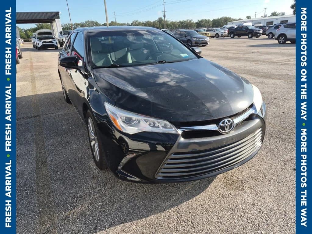 2017 Toyota Camry XLE — photo 1 of 10
