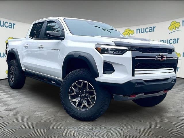 2024 Chevrolet Colorado ZR2 — photo 1 of 31