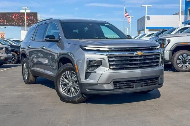 2026 Chevrolet Traverse LT — photo 1 of 26