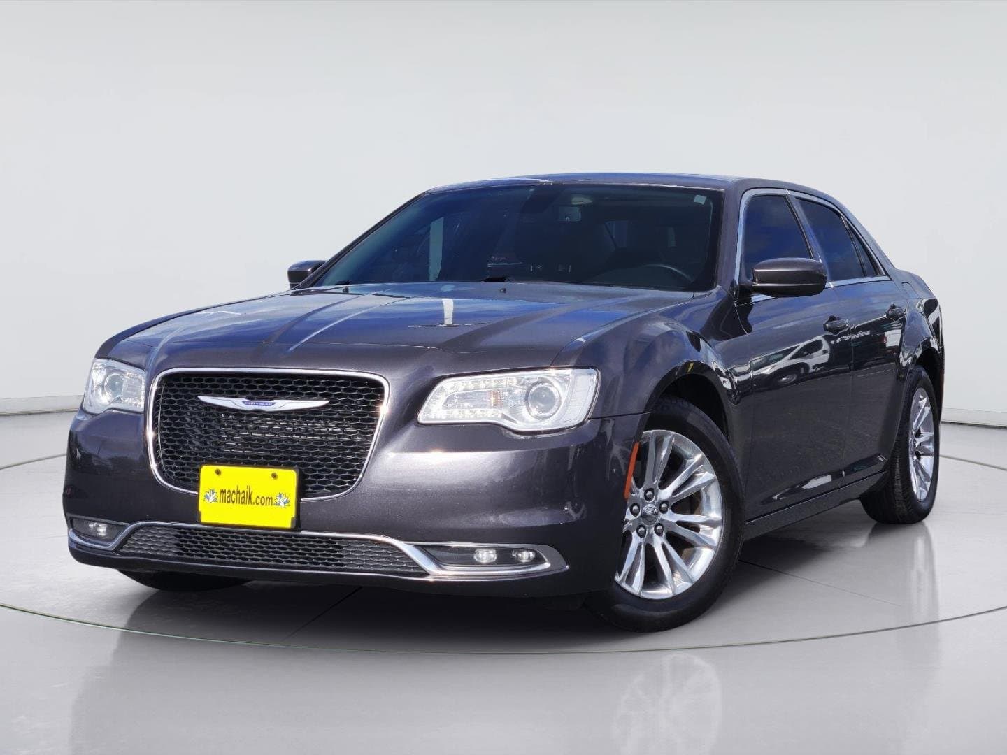 2018 Chrysler 300 Touring L — photo 1 of 36