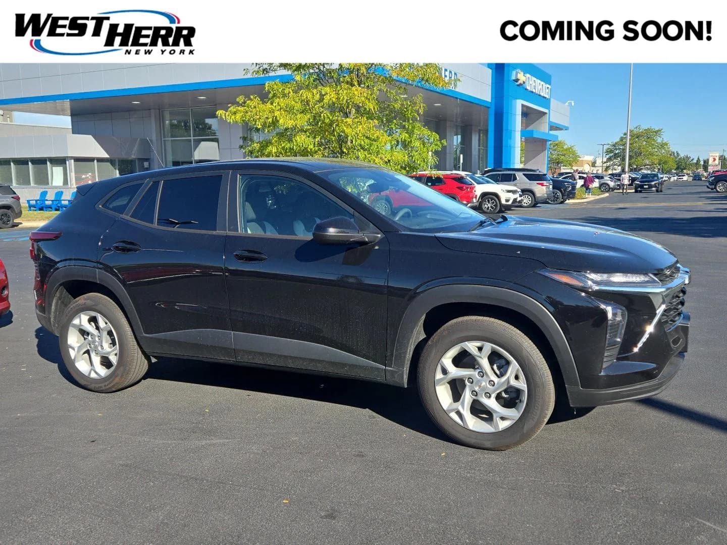 2025 Chevrolet Trax LS — photo 1 of 15