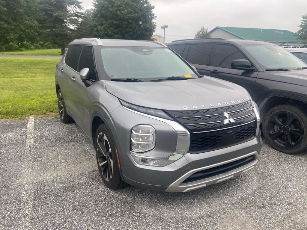 2022 Mitsubishi Outlander SEL — photo 1 of 5