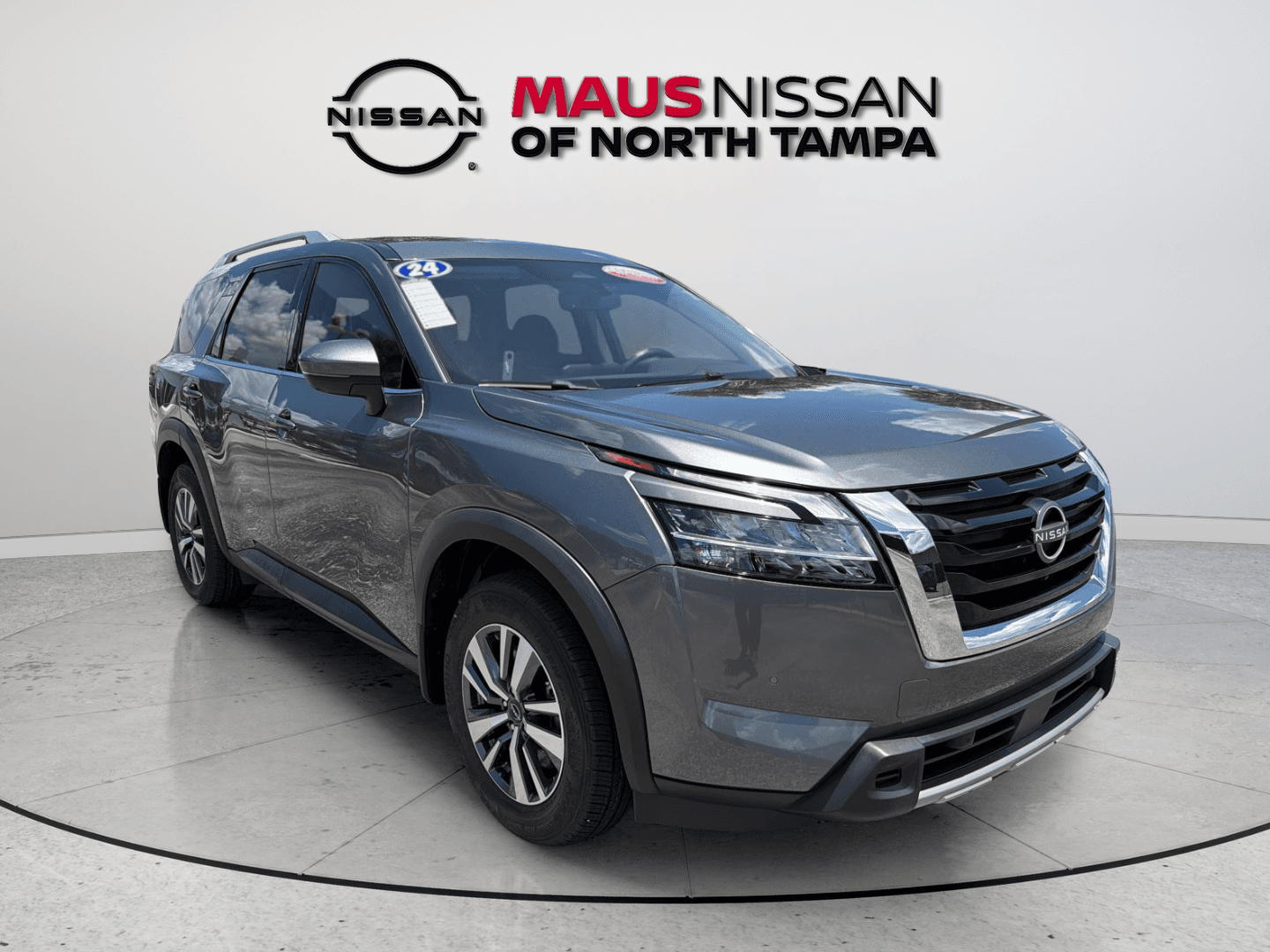 2024 Nissan Pathfinder SL — photo 1 of 39