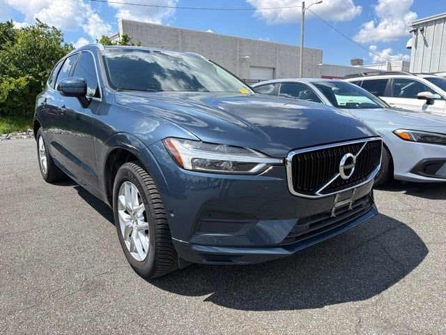 2019 Volvo XC60 Momentum — photo 1 of 7