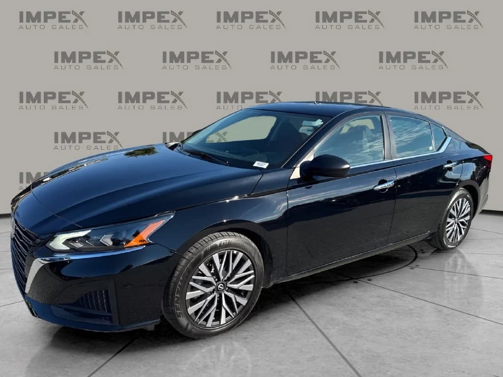 2025 Nissan Altima Base — photo 1 of 32